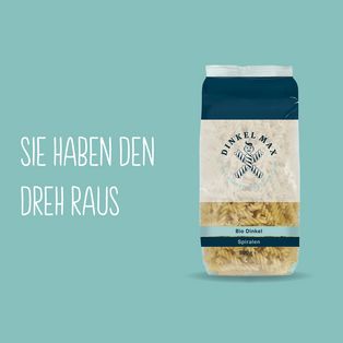 Produktpackshot der Spiralen auf türkisenem Hintergrund und der Aufschrift "Sie haben den Dreh raus"