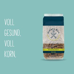 Produktpackshot der Vollkorn Spiralen auf türkisenem Hintergrund und der Aufschrift "Voll gesund, voll Korn"